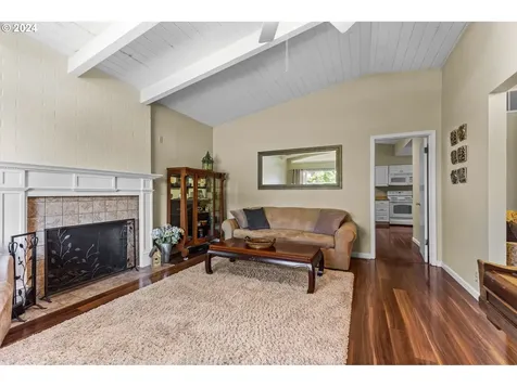 990 Garfield Street Woodburn OR 97071