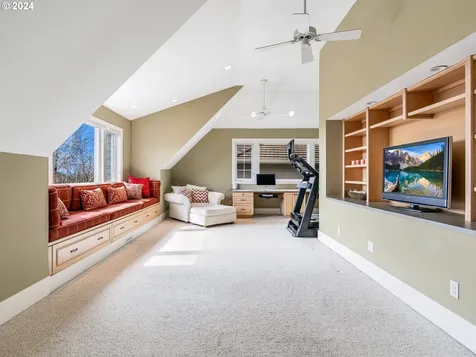 9235 Nw Hopedale Court Portland OR 97229