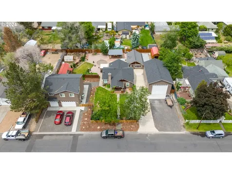 233 NW Cedar Avenue Redmond OR 97756