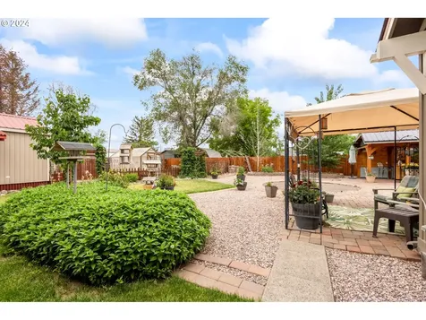 233 NW Cedar Avenue Redmond OR 97756