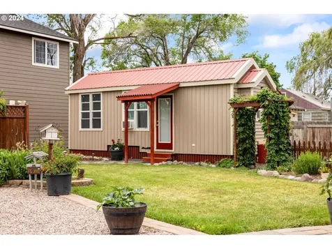 233 NW Cedar Avenue Redmond OR 97756