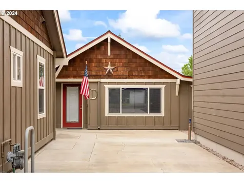 233 NW Cedar Avenue Redmond OR 97756