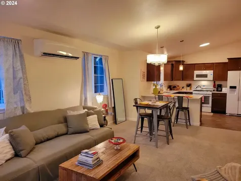 233 NW Cedar Avenue Redmond OR 97756