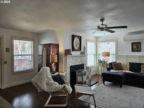 233 NW Cedar Avenue Redmond OR 97756