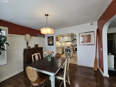 233 NW Cedar Avenue Redmond OR 97756