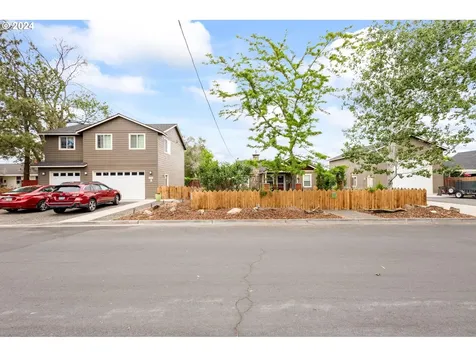 233 NW Cedar Avenue Redmond OR 97756