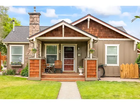 233 NW Cedar Avenue Redmond OR 97756