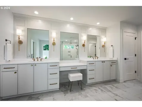 361 10th Street Lake Oswego OR 97034