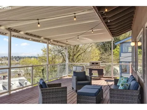 9608 Nw Rosaria Avenue Portland OR 97231