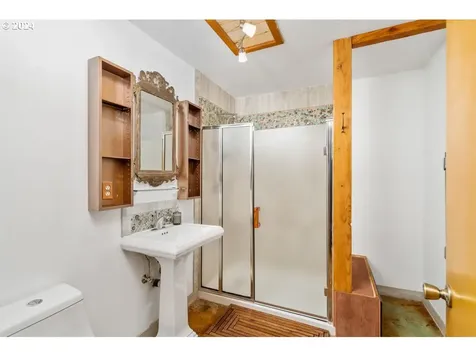 9608 Nw Rosaria Avenue Portland OR 97231