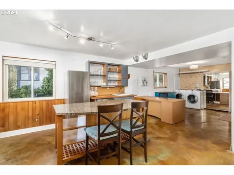 9608 Nw Rosaria Avenue Portland OR 97231