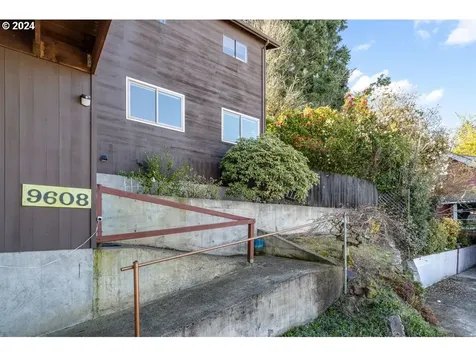 9608 Nw Rosaria Avenue Portland OR 97231