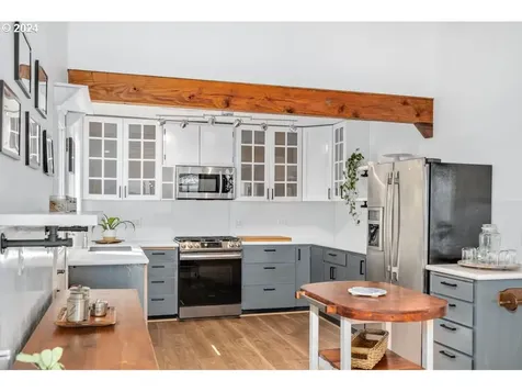 9608 Nw Rosaria Avenue Portland OR 97231