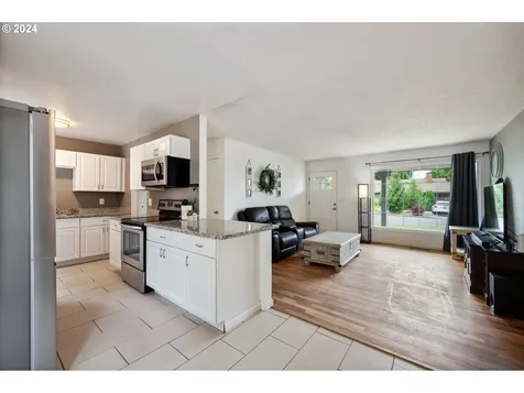 220 SE Evelyn Avenue Gresham OR 97080