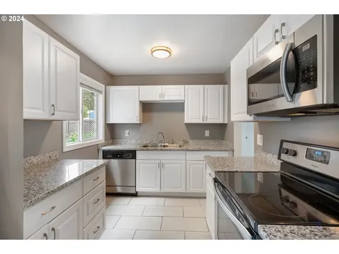 220 SE Evelyn Avenue Gresham OR 97080