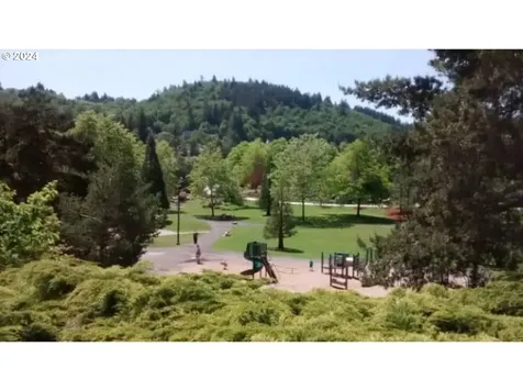 220 SE Evelyn Avenue Gresham OR 97080