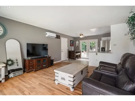 220 SE Evelyn Avenue Gresham OR 97080