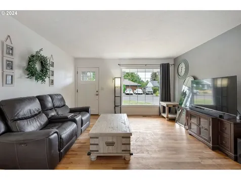 220 SE Evelyn Avenue Gresham OR 97080