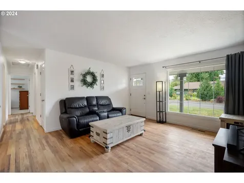 220 SE Evelyn Avenue Gresham OR 97080