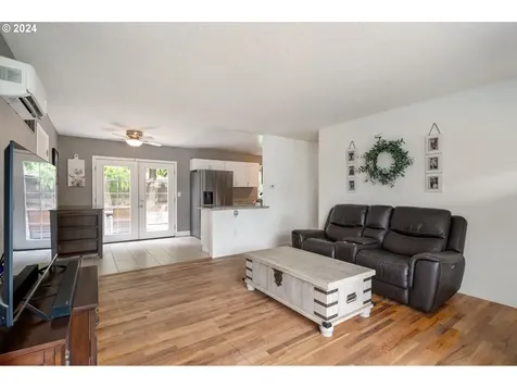 220 SE Evelyn Avenue Gresham OR 97080