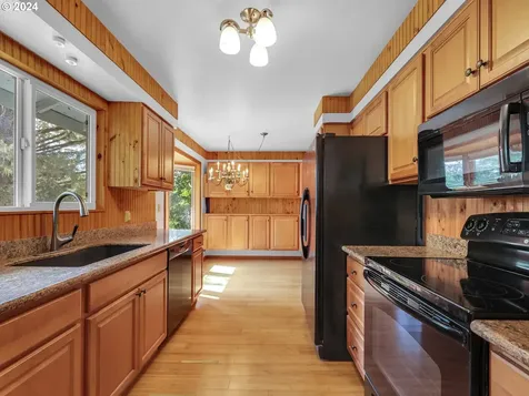 90209 Manion Drive Warrenton OR 97146