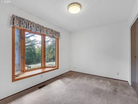 90209 Manion Drive Warrenton OR 97146