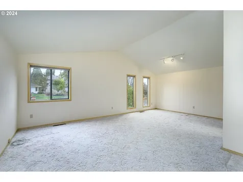 2202 NW Saint Andrews Drive Mcminnville OR 97128