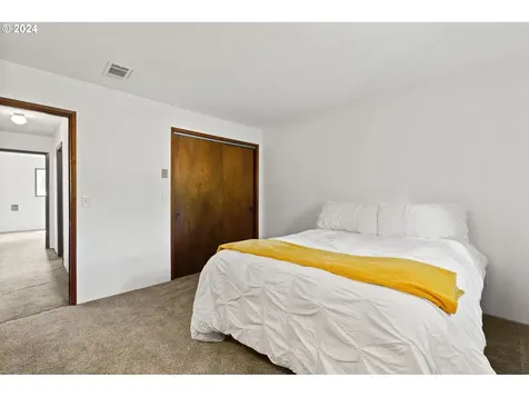 4722 SE Chase Road Gresham OR 97080