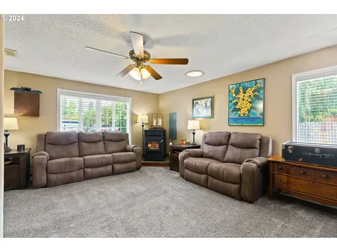 4722 SE Chase Road Gresham OR 97080