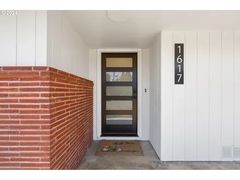 1617 Ne Ione Loop Camas WA 98607