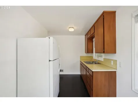 8907 Ne Schuyler Street Portland OR 97220