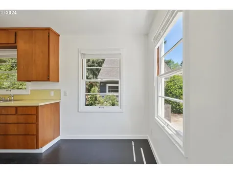 8907 Ne Schuyler Street Portland OR 97220