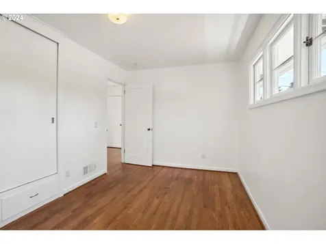 8907 Ne Schuyler Street Portland OR 97220