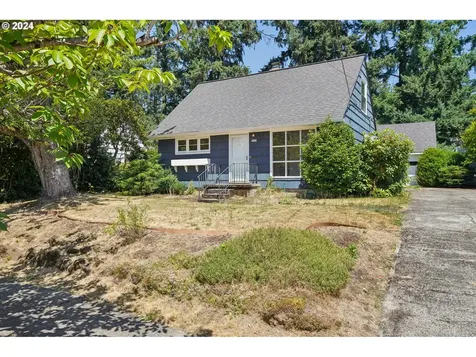 8907 Ne Schuyler Street Portland OR 97220