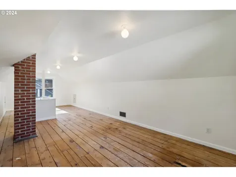8907 Ne Schuyler Street Portland OR 97220