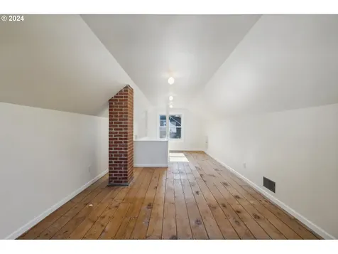 8907 Ne Schuyler Street Portland OR 97220