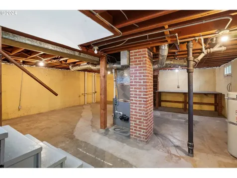 8907 Ne Schuyler Street Portland OR 97220