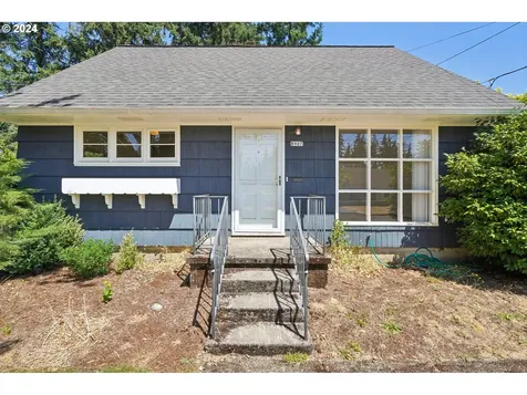 8907 Ne Schuyler Street Portland OR 97220