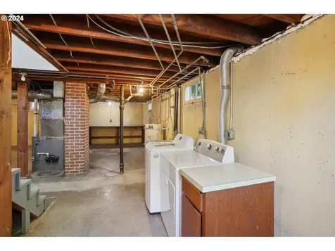 8907 Ne Schuyler Street Portland OR 97220