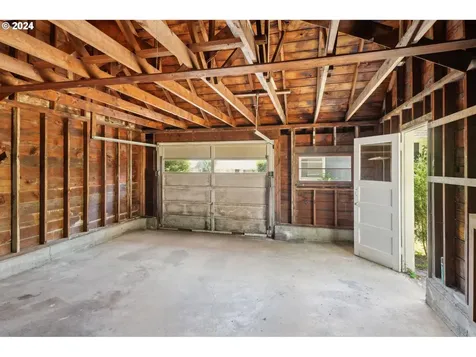 8907 Ne Schuyler Street Portland OR 97220