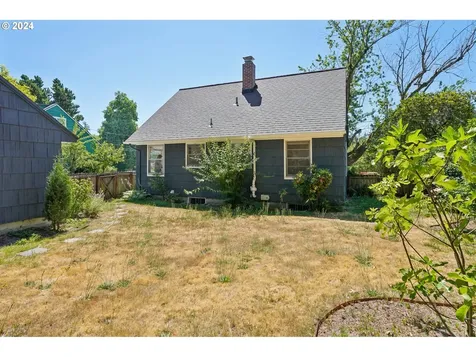 8907 Ne Schuyler Street Portland OR 97220