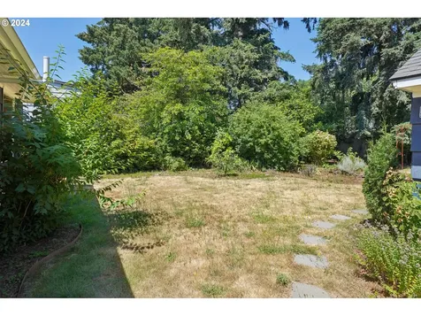 8907 Ne Schuyler Street Portland OR 97220