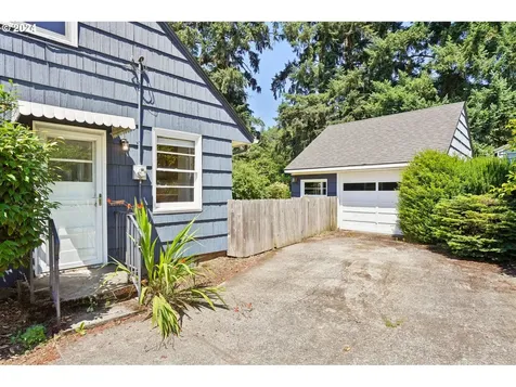 8907 Ne Schuyler Street Portland OR 97220
