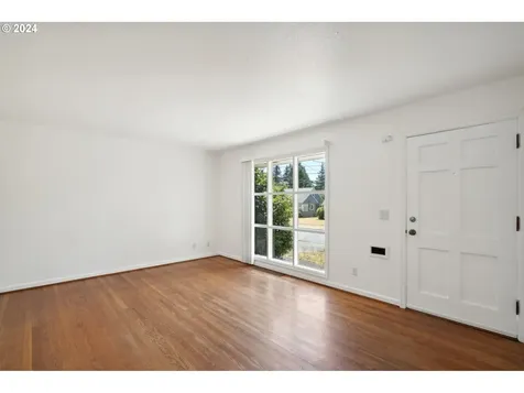 8907 Ne Schuyler Street Portland OR 97220