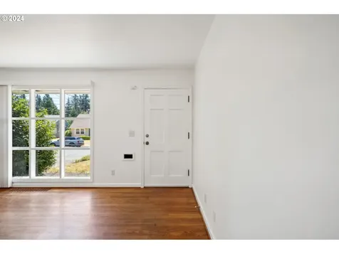 8907 Ne Schuyler Street Portland OR 97220