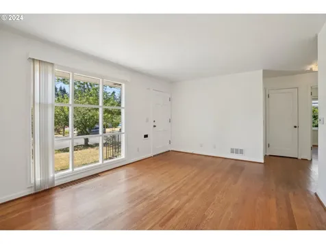 8907 Ne Schuyler Street Portland OR 97220