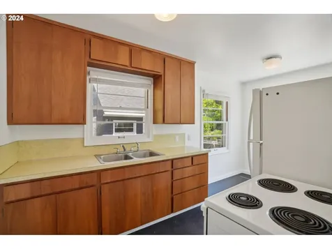 8907 Ne Schuyler Street Portland OR 97220
