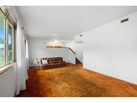 805 N 16th Avenue Kelso WA 98626