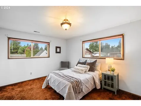 805 N 16th Avenue Kelso WA 98626