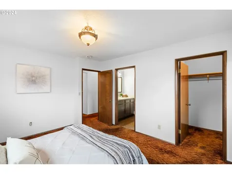 805 N 16th Avenue Kelso WA 98626